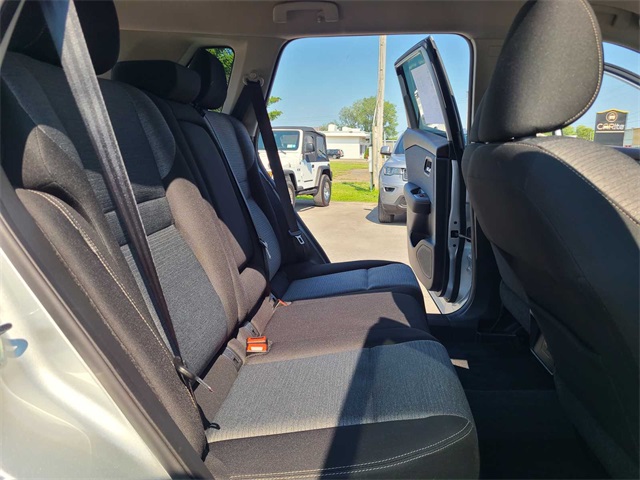 Vehicle image 21 of 40