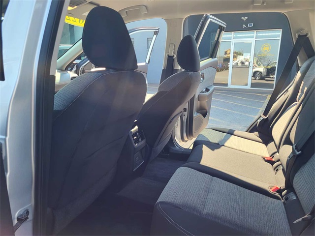 Vehicle image 22 of 40