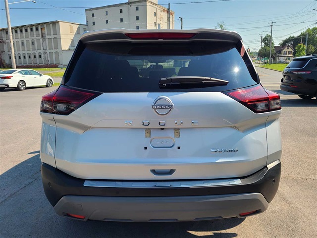 Vehicle image 8 of 40