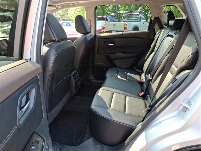 Vehicle image 10 of 31