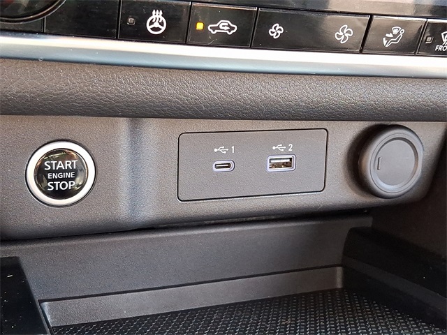Vehicle image 23 of 31