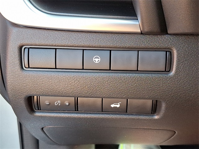 Vehicle image 21 of 31