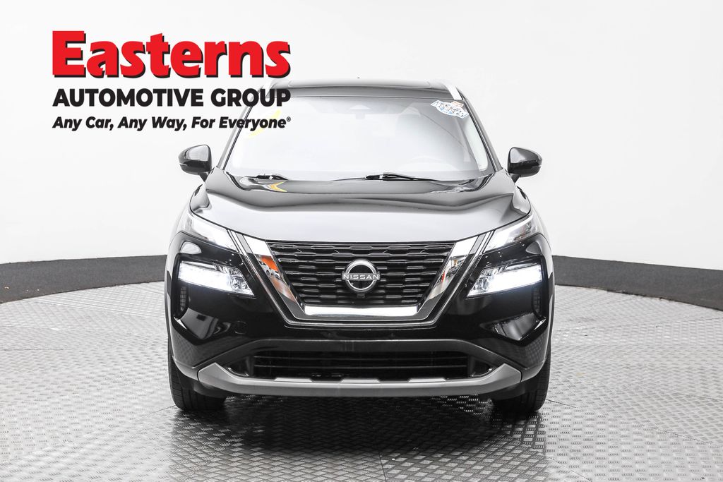 2022 Nissan Rogue SV Image 8 of 66