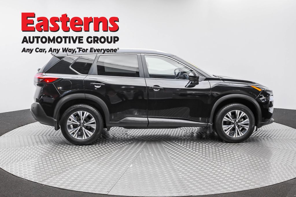 2022 Nissan Rogue SV Image 17 of 66