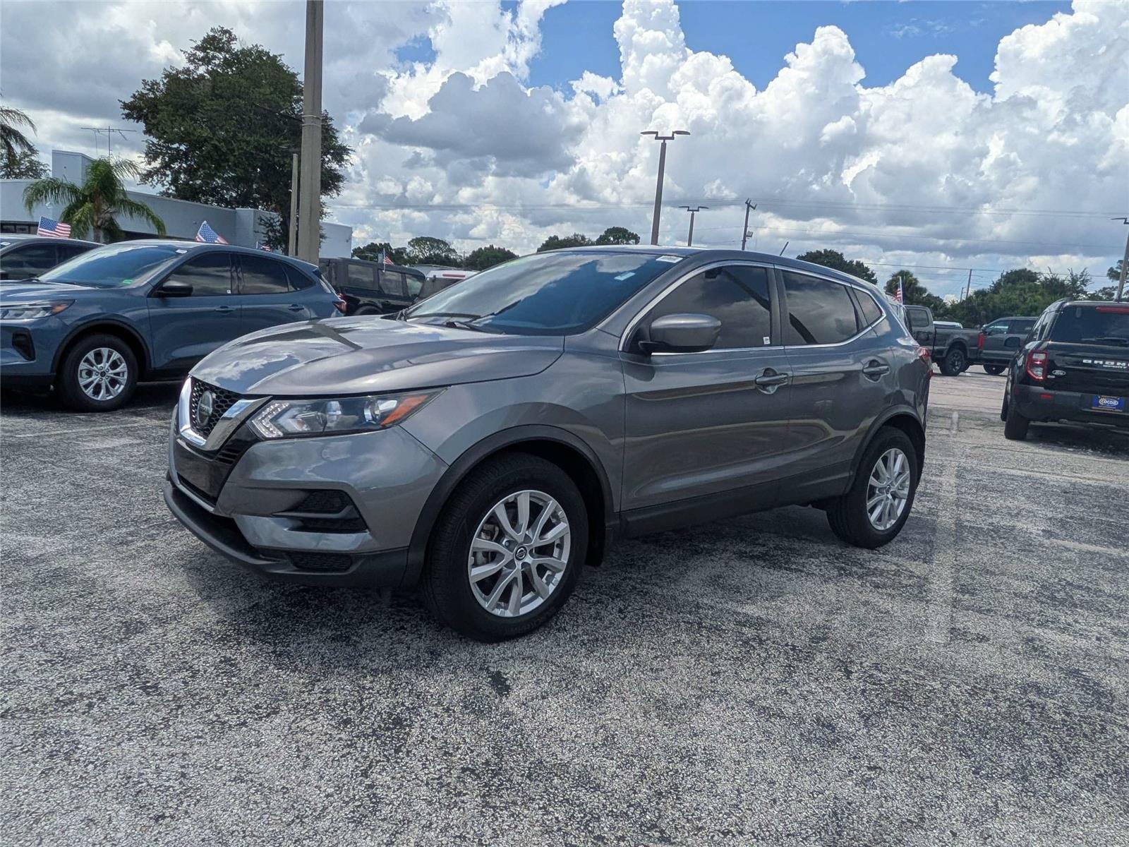 2022 Nissan Rogue Sport S Image 1 of 30