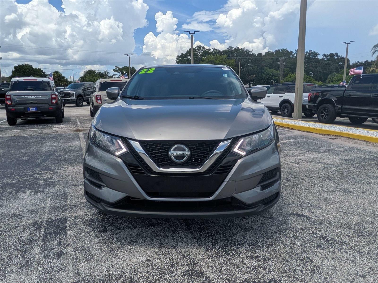 2022 Nissan Rogue Sport S Image 2 of 30