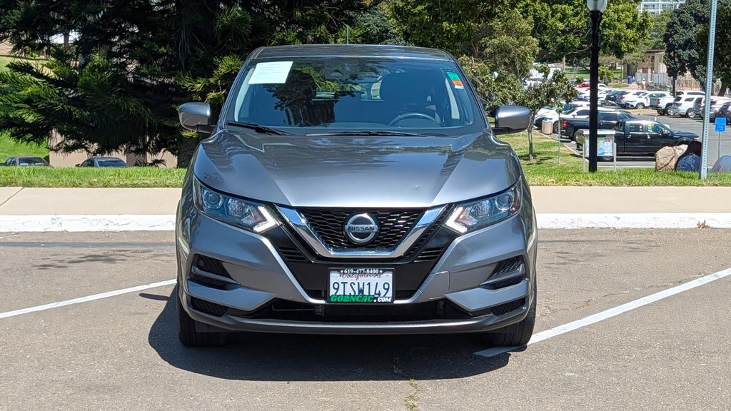 2022 Nissan Rogue Sport S Image 2 of 30