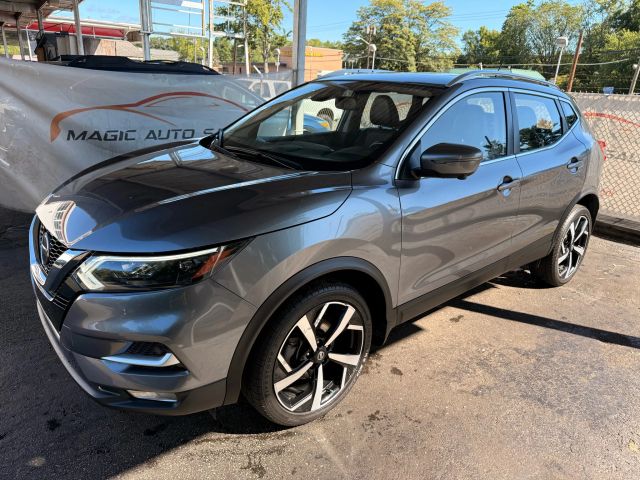 2022 Nissan Rogue Sport SL Image 2 of 52