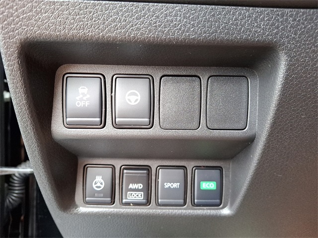 Vehicle image 25 of 37