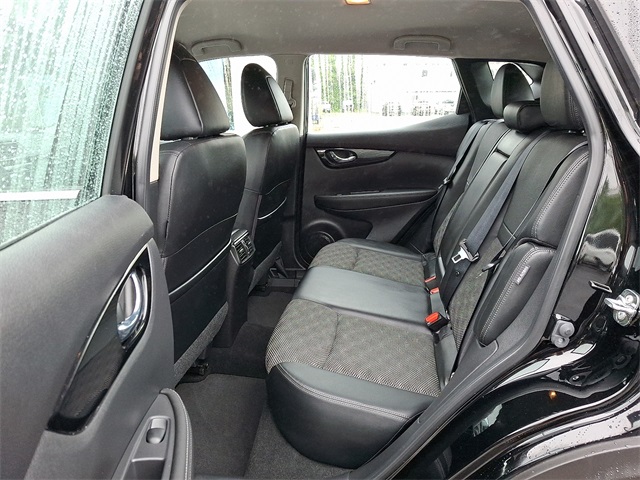 Vehicle image 11 of 37