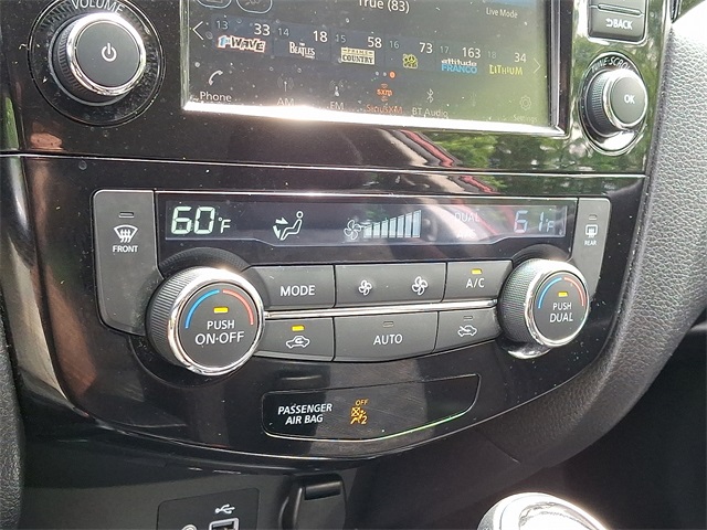 Vehicle image 19 of 30