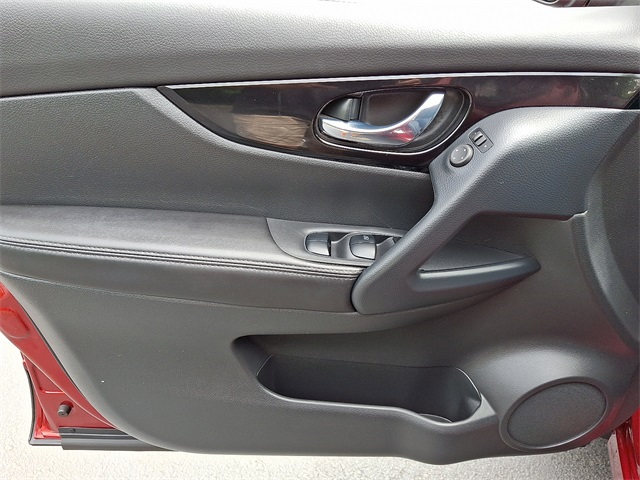 Vehicle image 21 of 30