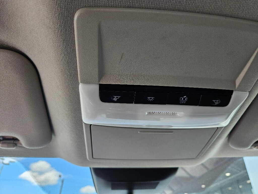 Vehicle image 21 of 29