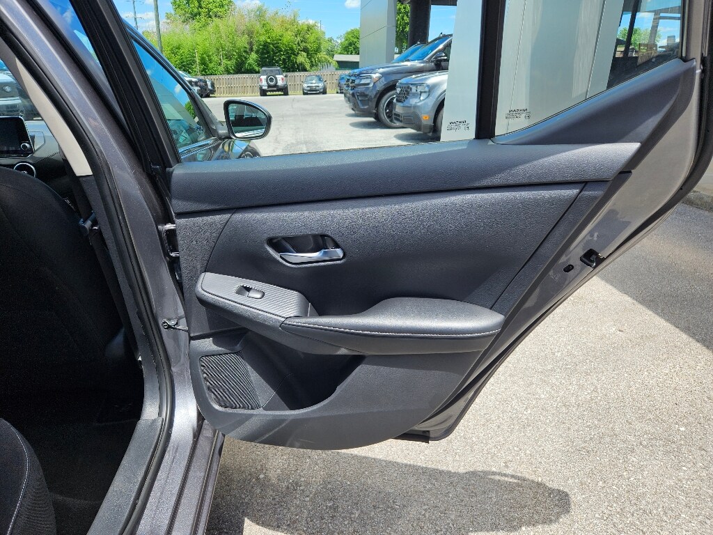 Vehicle image 12 of 29