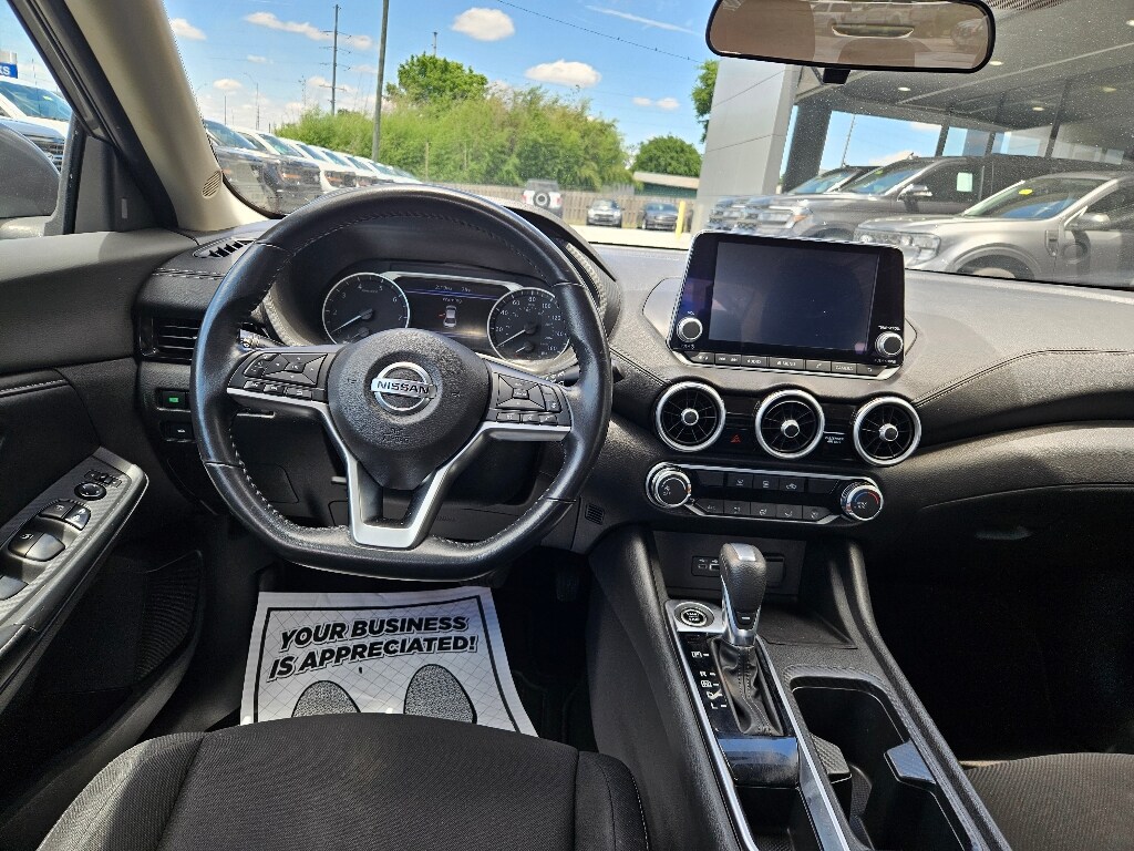 Vehicle image 17 of 29