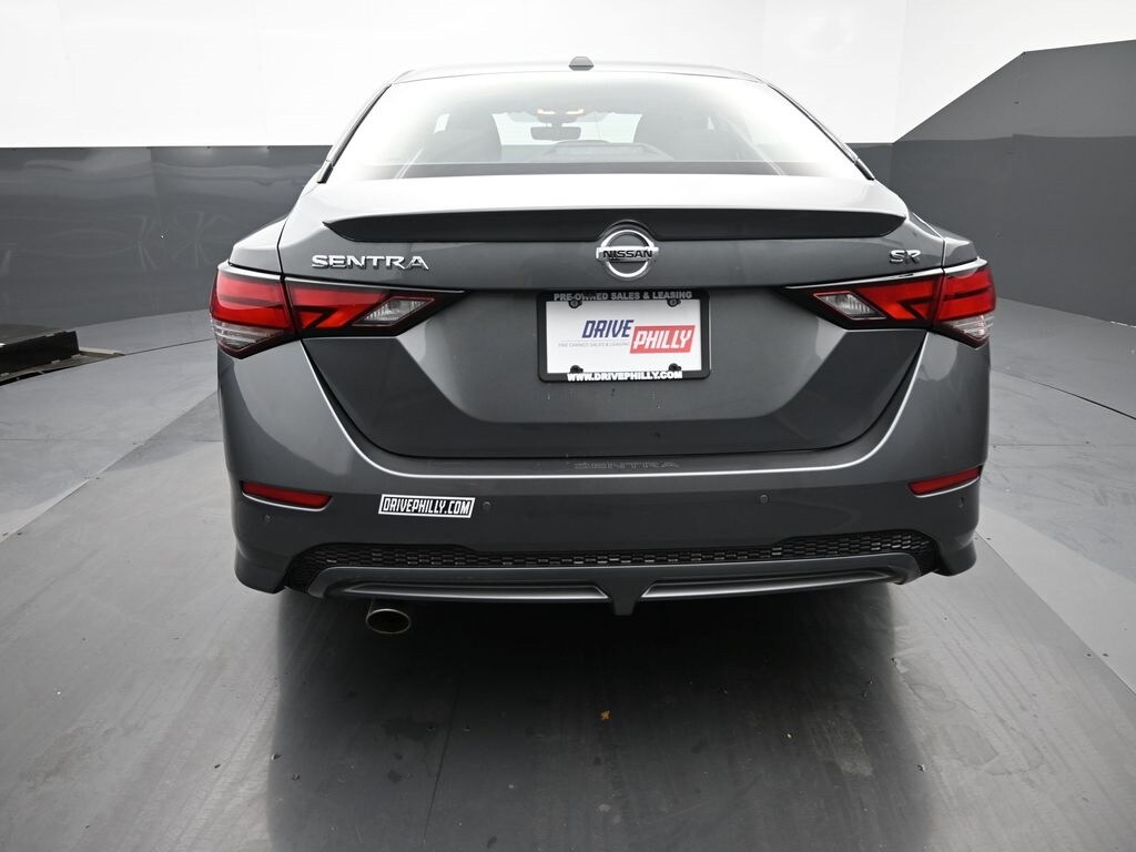 Vehicle image 4 of 12