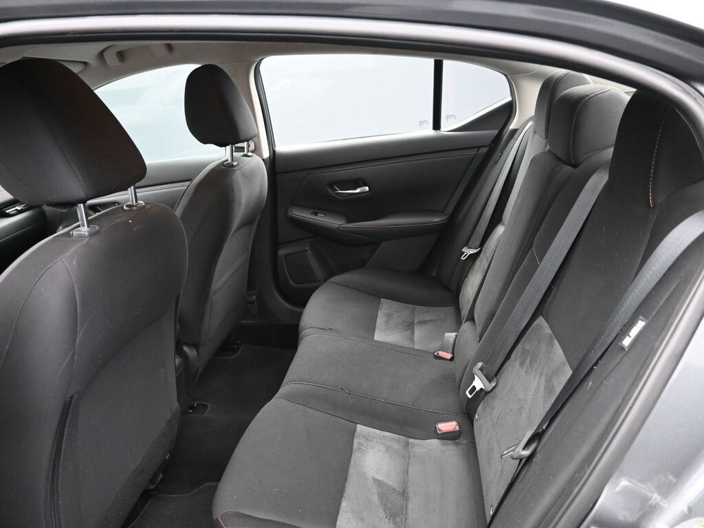 Vehicle image 9 of 12
