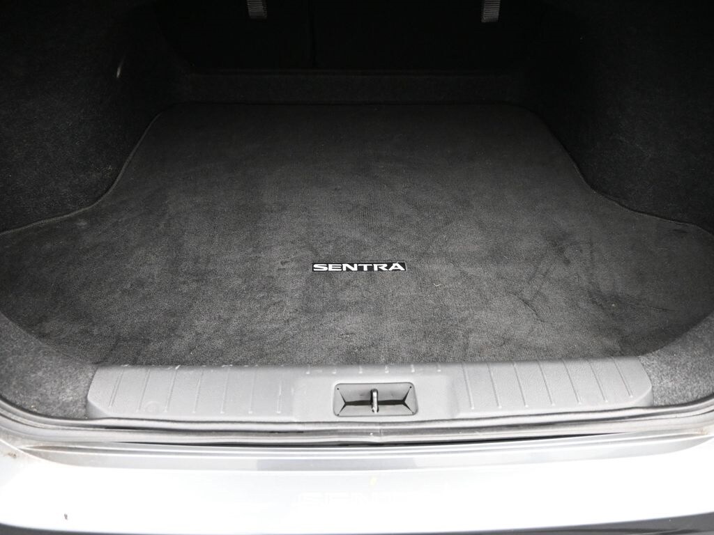 Vehicle image 10 of 12
