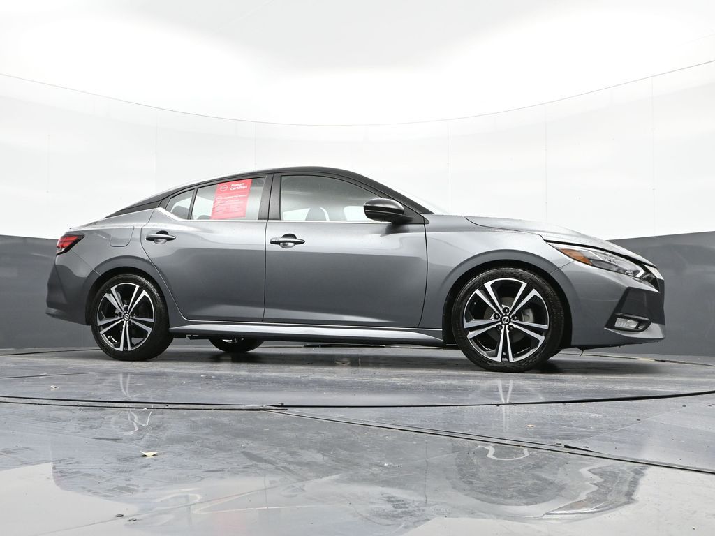 Vehicle image 11 of 32