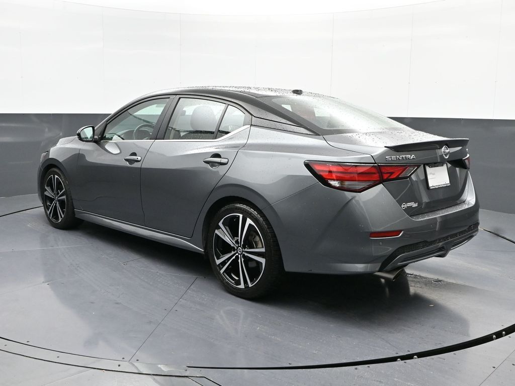 Vehicle image 21 of 32