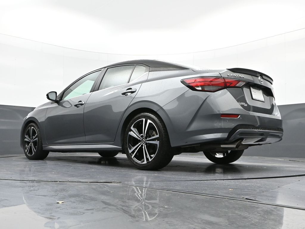 Vehicle image 24 of 32