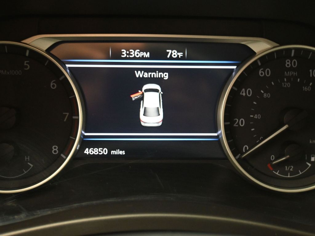 Vehicle image 28 of 32