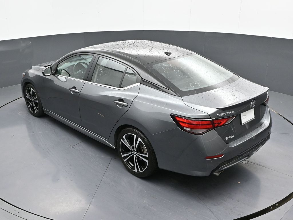 Vehicle image 23 of 32