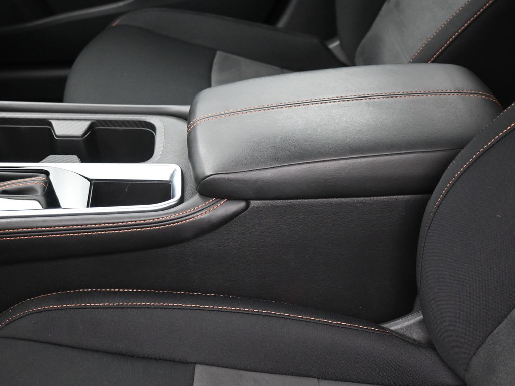 Vehicle image 29 of 32