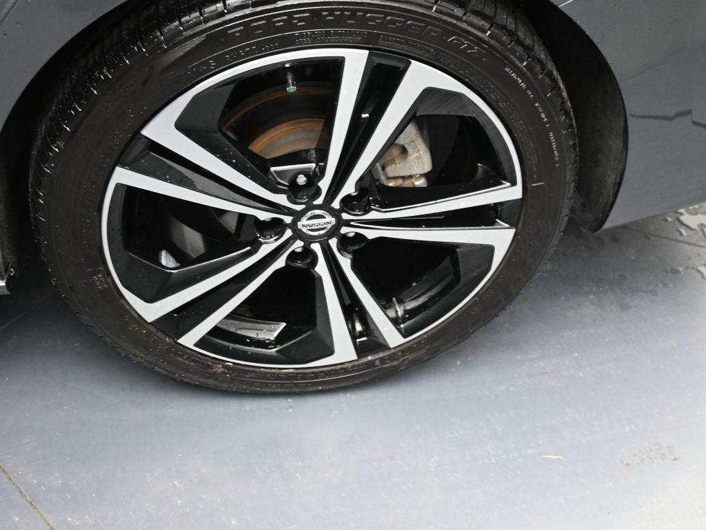 Vehicle image 30 of 32