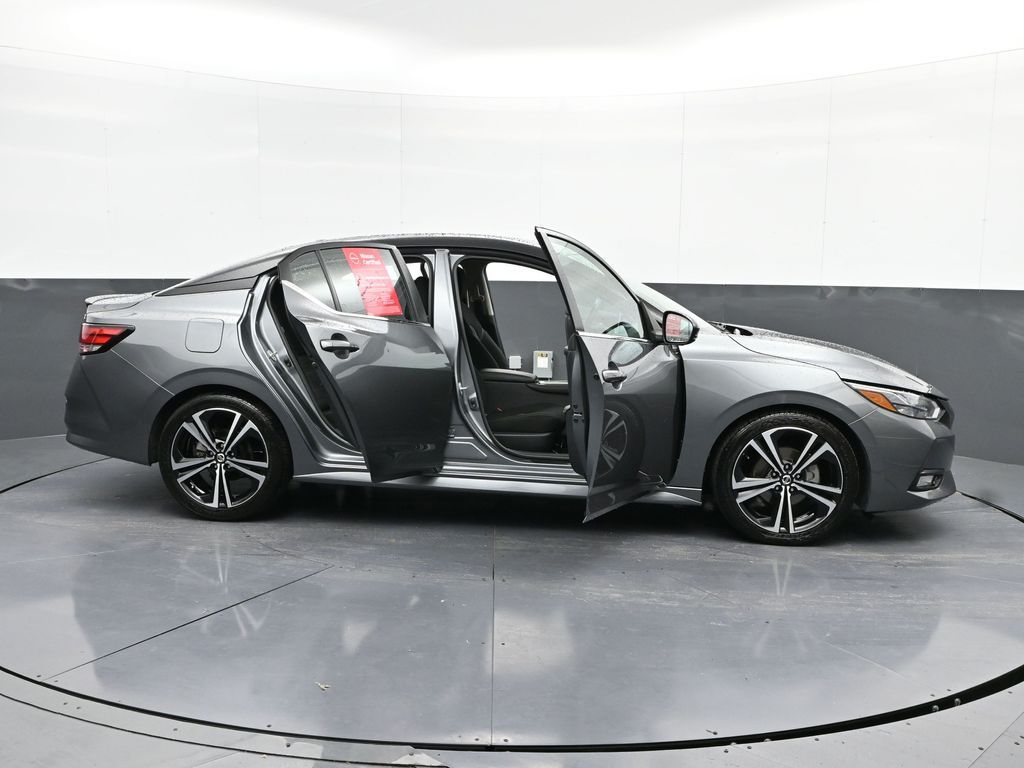 Vehicle image 9 of 32