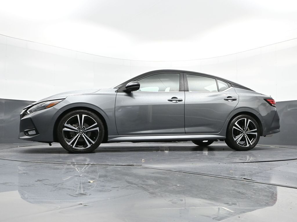 Vehicle image 27 of 32