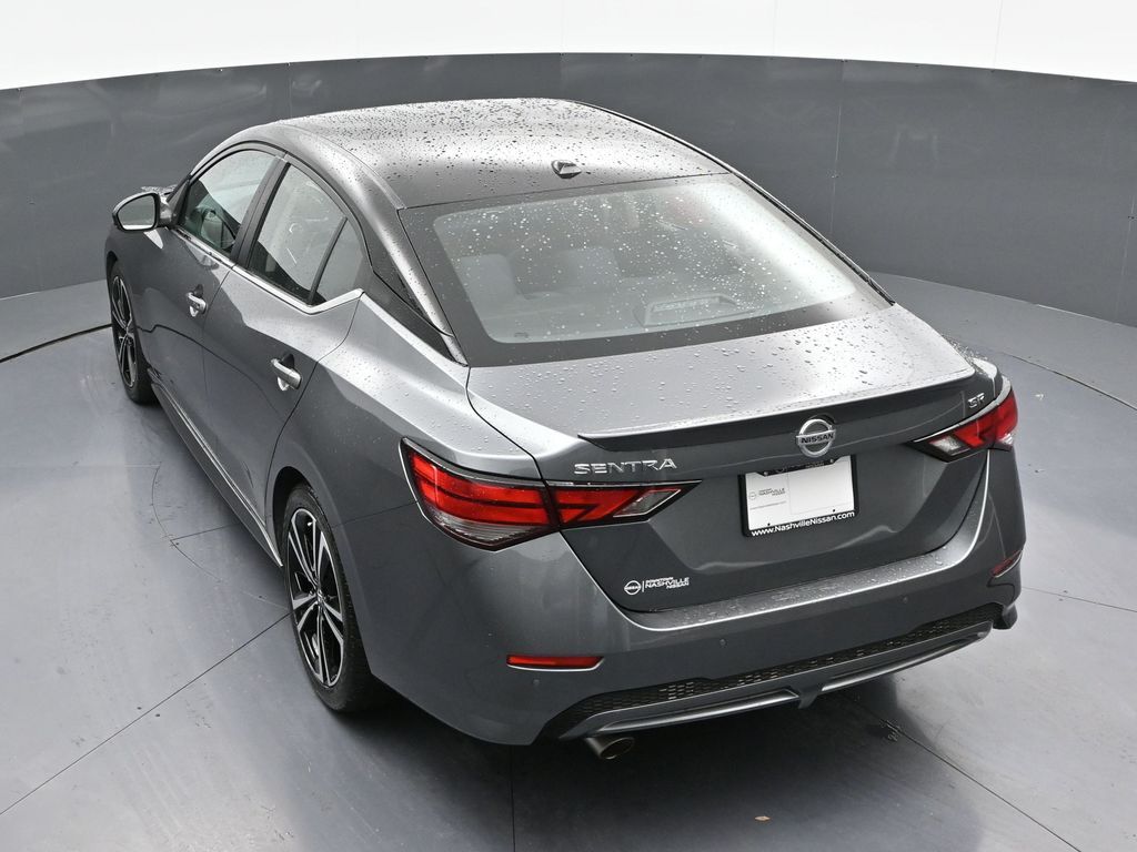Vehicle image 20 of 32