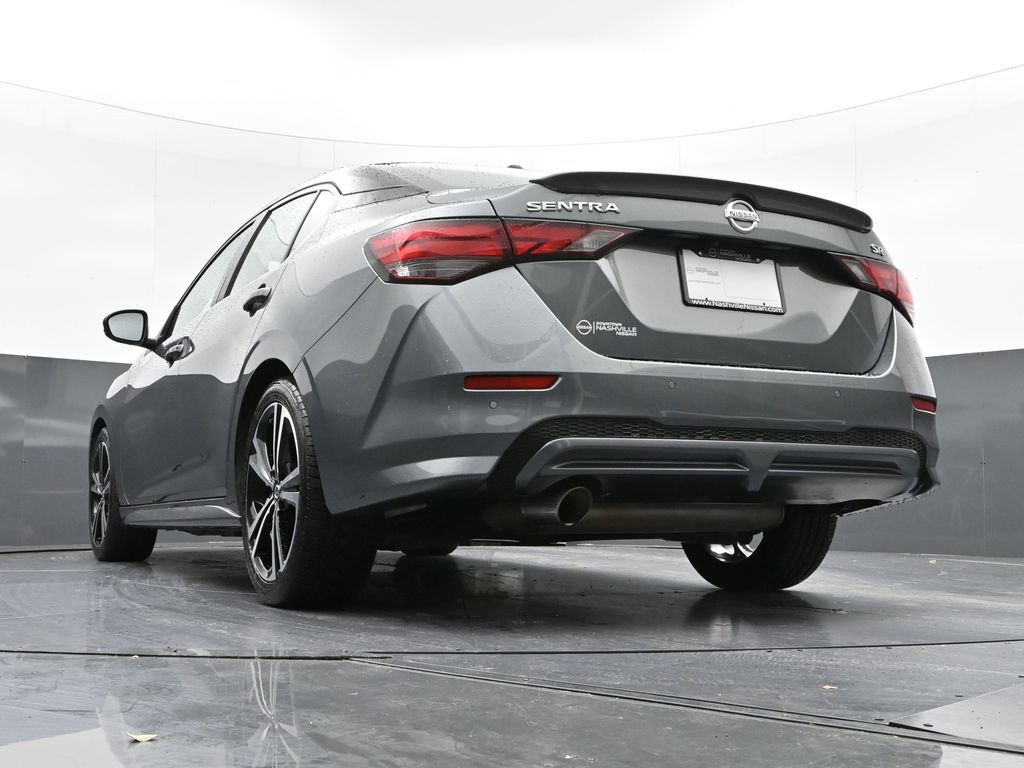 Vehicle image 19 of 32
