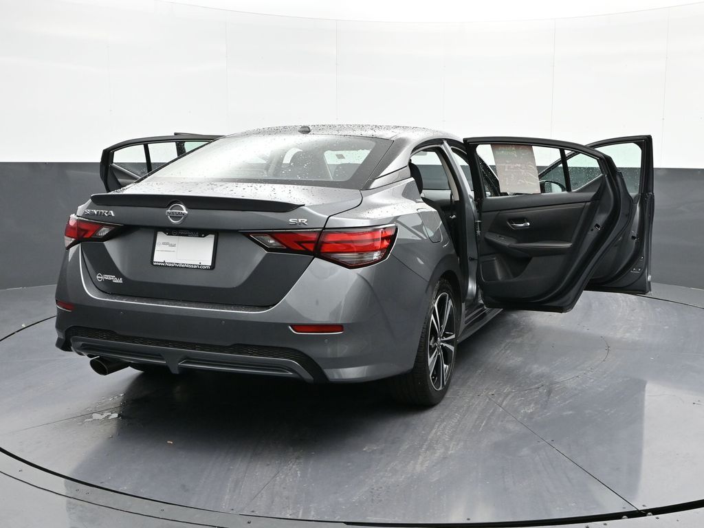 Vehicle image 14 of 32