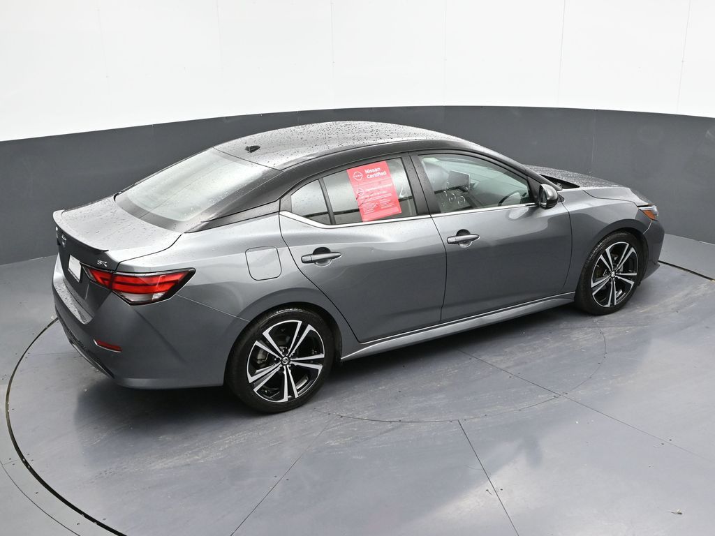 Vehicle image 17 of 32