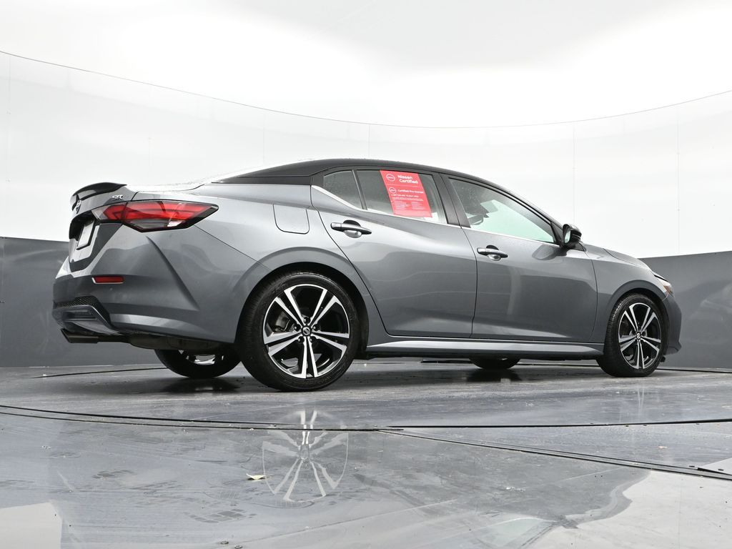 Vehicle image 16 of 32