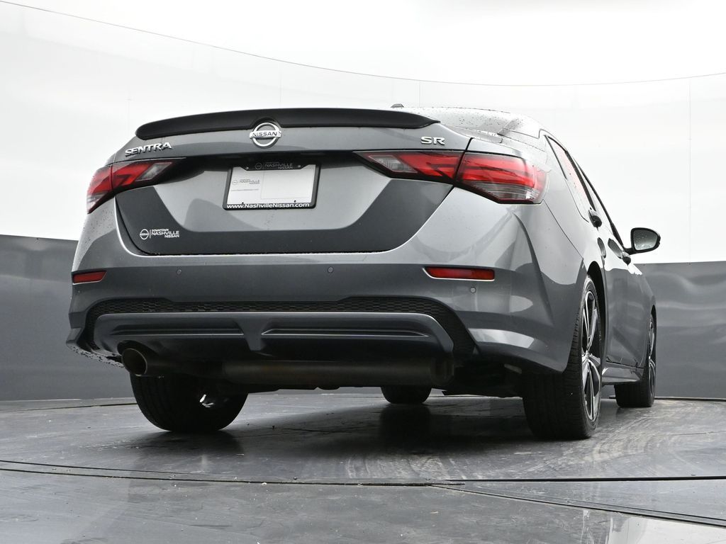 Vehicle image 18 of 32