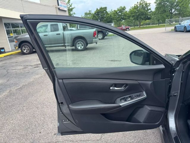 Vehicle image 20 of 23