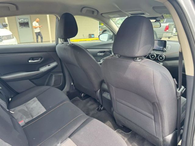 Vehicle image 11 of 23