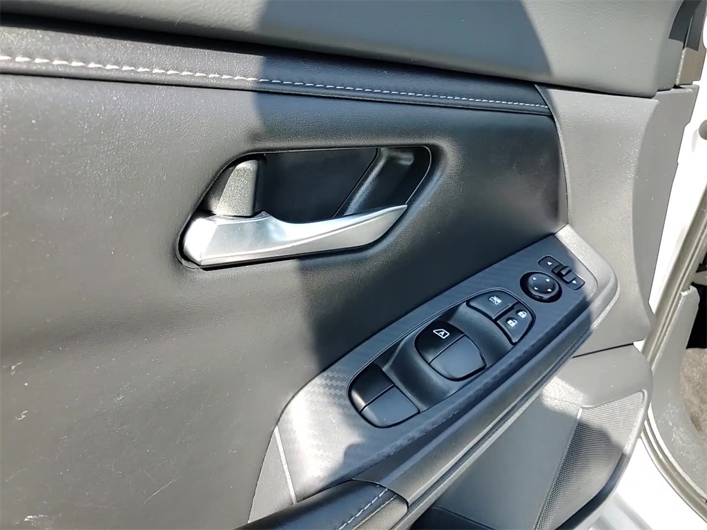 Vehicle image 31 of 34