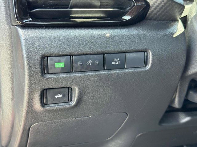 Vehicle image 13 of 27