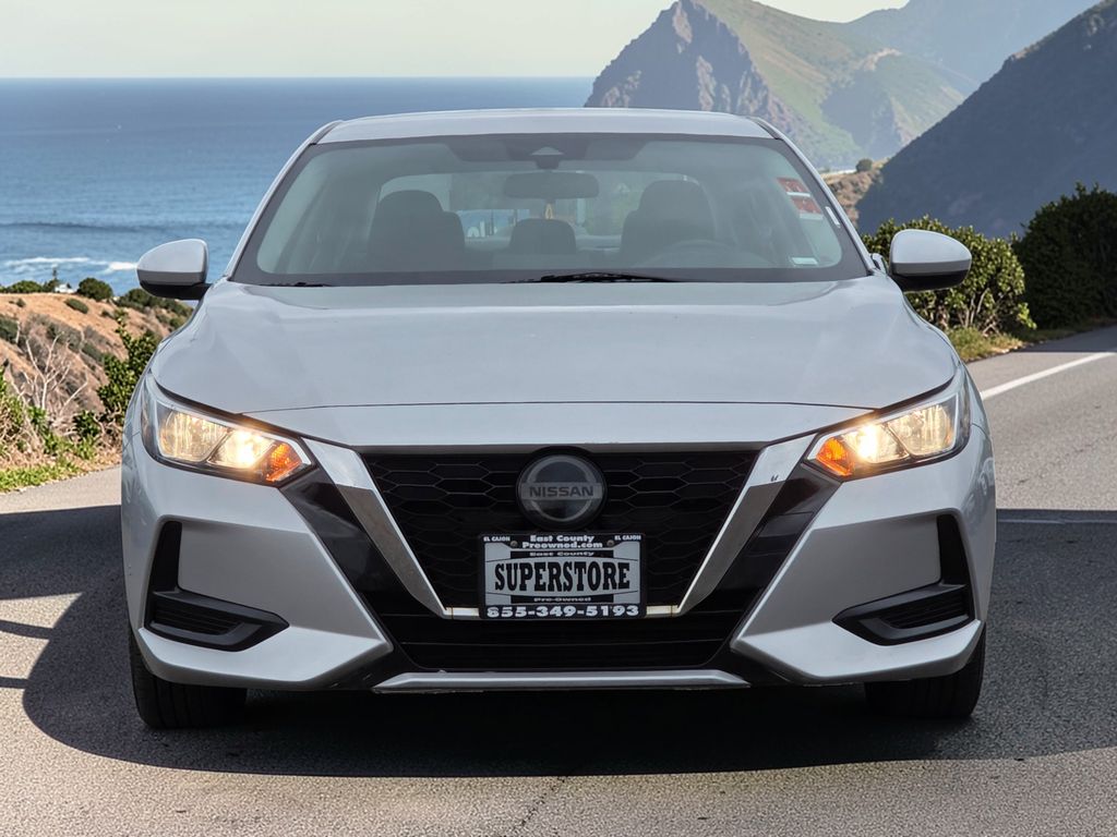 2022 Nissan Sentra SV Image 2 of 42