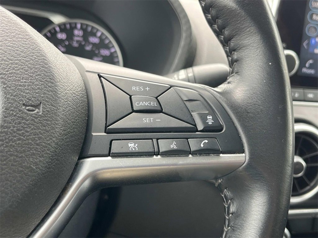 Vehicle image 27 of 44
