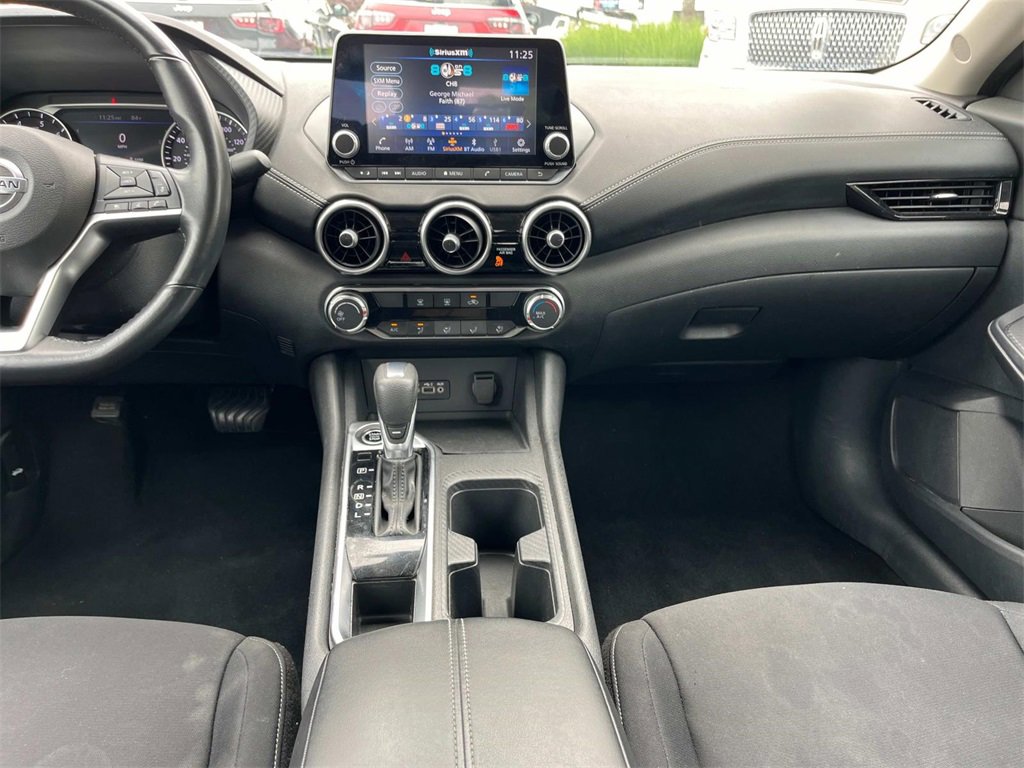 Vehicle image 15 of 44
