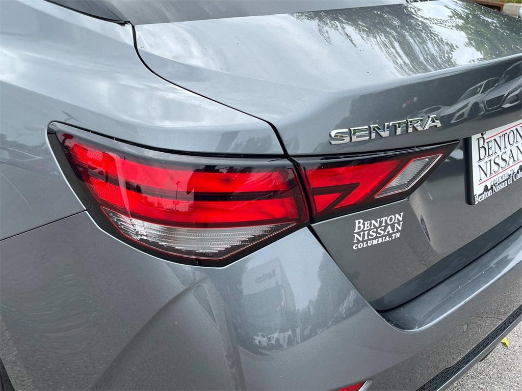 Vehicle image 10 of 44