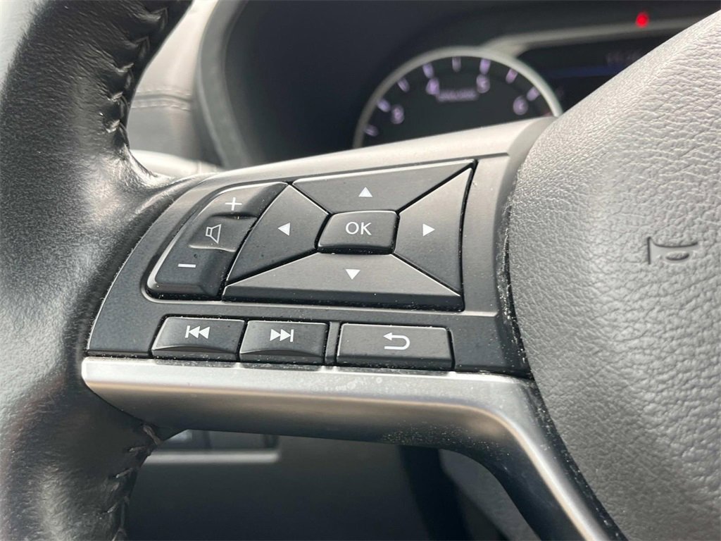 Vehicle image 26 of 44