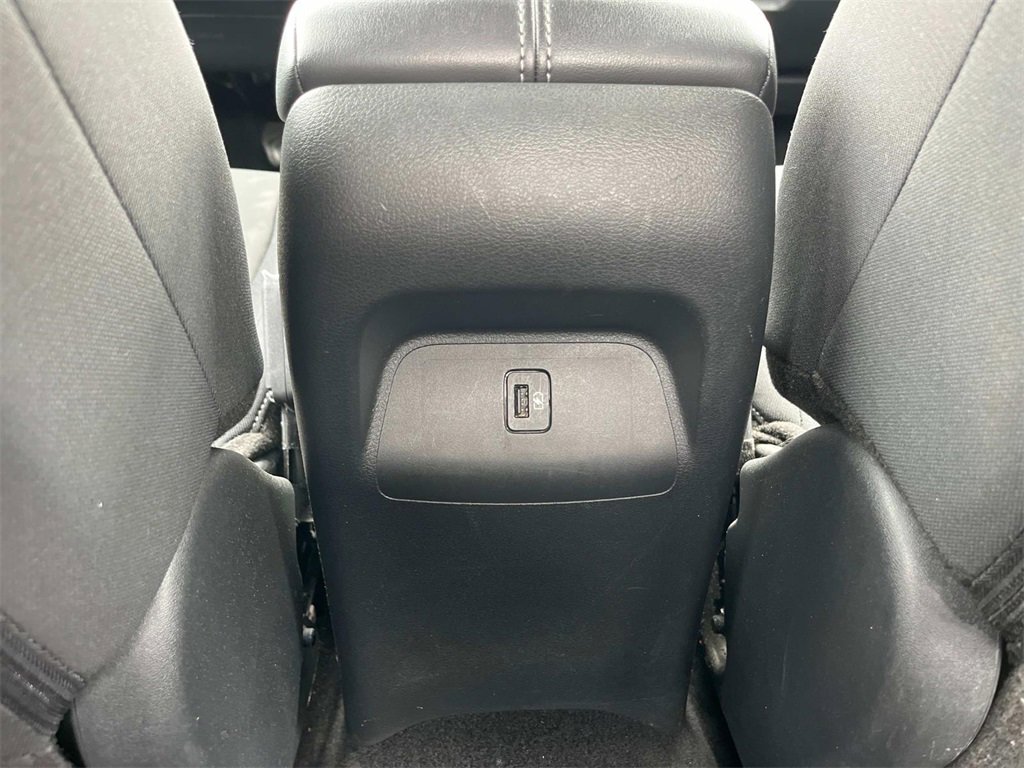 Vehicle image 16 of 44