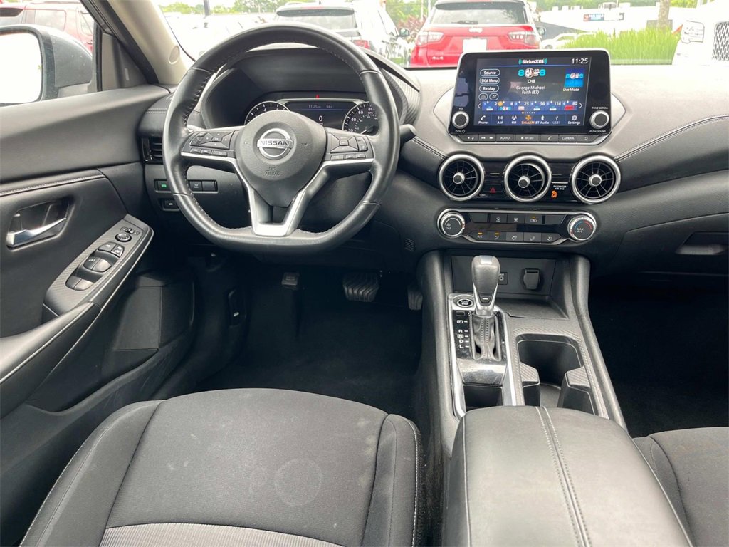 Vehicle image 13 of 44