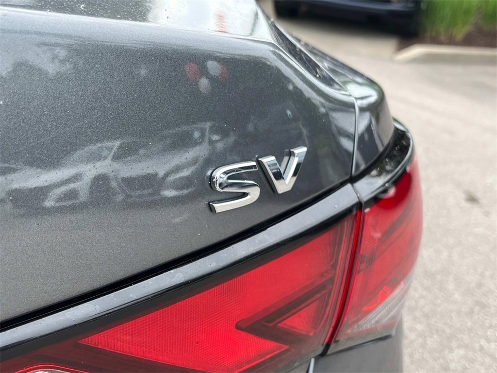 Vehicle image 11 of 44