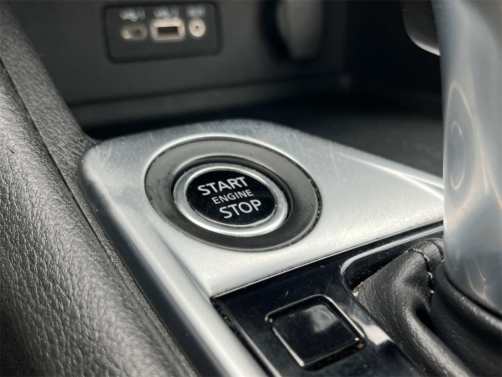 Vehicle image 30 of 44